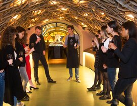 Visite et Dégustation de Vin aux Caves du Louvre à Paris