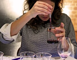 Atelier de Fabrication de Vin aux Caves du Louvre à Paris