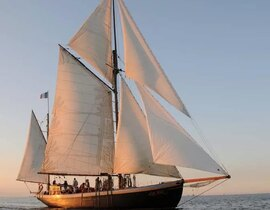 Coucher de Soleil en Yawl dans le Golfe du Morbihan Coucher de Soleil en Yawl dans le Golfe du Morbihan