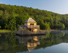 Cabane sur l'eau avec Spa près de Dijon