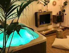 Weekend Détente avec Jacuzzi privatif à Agde Weekend Détente avec Jacuzzi privatif à Agde