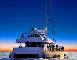 Balade en Catamaran au Coucher de Soleil au Grau-du-Roi