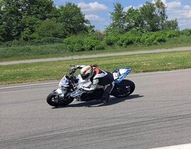 Stage de Perfectionnement avec votre Moto - Circuit Vaison Piste Stage de Perfectionnement avec votre Moto - Circuit Vaison Piste