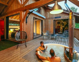 Cabane dans les Arbres avec Spa près d'Albi