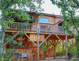 Cabane Familiale dans les Arbres avec Spa près d'Albi