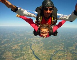 Saut en Parachute près de Brive-la-Gaillarde Saut en Parachute près de Brive-la-Gaillarde
