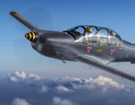 Baptême en avion militaire à Pontoise près de Paris