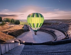 Vol en Montgolfière à l'Amphithéatre de Grand  Vol en Montgolfière à l'Amphithéatre de Grand