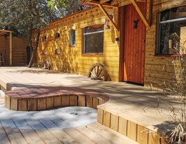 Nuit en Roulotte avec Jacuzzi privatif près d'Aix-en-Provence Nuit en Roulotte avec Jacuzzi privatif près d'Aix-en-Provence