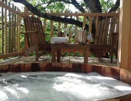 Nuit en Cabane dans les Arbres avec Spa près de Bergerac