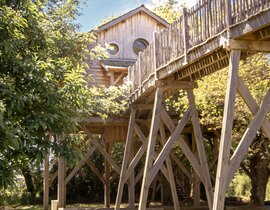 Cabane dans les Arbres avec Spa privatif près de Laval