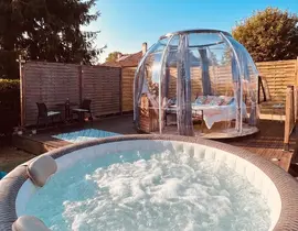Nuit en Bulle avec Jacuzzi Privatif près de Pau Nuit en Bulle avec Jacuzzi Privatif près de Pau
