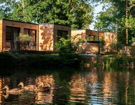 Cabane sur l'eau avec Spa Privatif près de Fontainebleau