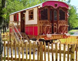 Nuit en Roulotte avec Spa près de Valence Nuit en Roulotte avec Spa près de Valence