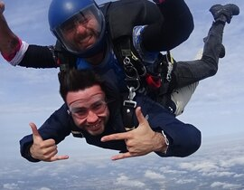 Saut en Parachute en Tandem près de Tarbes Saut en Parachute en Tandem près de Tarbes