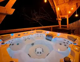 Cabane dans les Arbres avec Jacuzzi Privatif près de Montauban Cabane dans les Arbres avec Jacuzzi Privatif près de Montauban