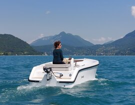 Location de Bateau sans Permis sur le Lac d'Annecy Location de Bateau sans Permis sur le Lac d'Annecy