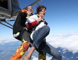 Saut en Parachute Tandem à Clermont-Ferrand Saut en Parachute Tandem à Clermont-Ferrand