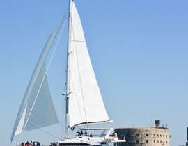 Sortie en Catamaran vers le Fort Boyard depuis La Rochelle Sortie en Catamaran vers le Fort Boyard depuis La Rochelle