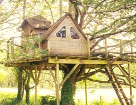Cabane Familiale dans les Arbres avec Spa près de Carnac Cabane Familiale dans les Arbres avec Spa près de Carnac