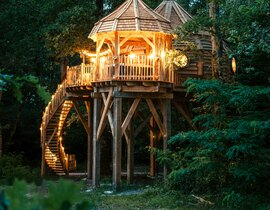 Cabane dans les Arbres avec Spa Privatif près de Bordeaux