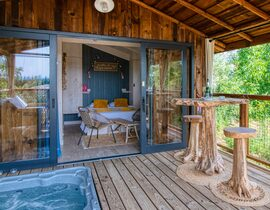 Nuit en Cabane sur Pilotis avec Jacuzzi Privé près de Carcassonne Nuit en Cabane sur Pilotis avec Jacuzzi Privé près de Carcassonne