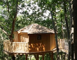 Nuit en Cabane dans les Arbres près de Lyon Nuit en Cabane dans les Arbres près de Lyon