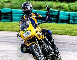 Demi Journée de Roulage Moto au Circuit de Magny-Cours Piste Club Demi Journée de Roulage Moto au Circuit de Magny-Cours Piste Club