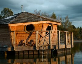 Cabane sur l'eau près de Bourges Cabane sur l'eau près de Bourges