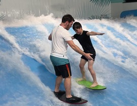 Initiation au Surf en Indoor près de Saint-Étienne Initiation au Surf en Indoor près de Saint-Étienne