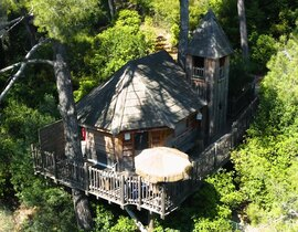 Nuit en Cabane dans les Arbres avec Jacuzzi près de Marseille Nuit en Cabane dans les Arbres avec Jacuzzi près de Marseille