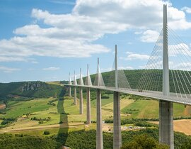 Baptême en Parapente au Viaduc de Millau Baptême en Parapente au Viaduc de Millau