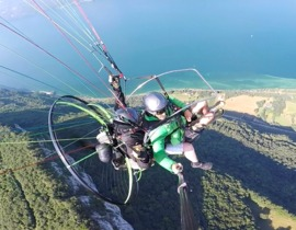 Baptême Paramoteur près d'Aix-les-bains - Survol Lac du Bourget Baptême Paramoteur près d'Aix-les-bains - Survol Lac du Bourget