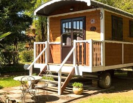 Nuit en roulotte près d'Aurillac Nuit en roulotte près d'Aurillac