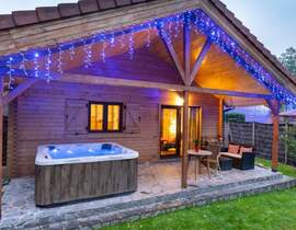 Nuit en Chalet avec Jacuzzi Privatif près de Gerardmer