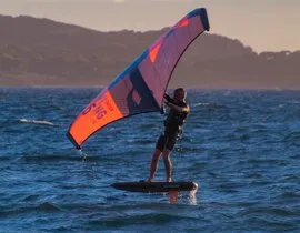 Initiation au Wing Foil à Saint Laurent de la Salanque Initiation au Wing Foil à Saint Laurent de la Salanque