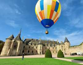 Vol en Montgolfière au Château de Lapalisse Vol en Montgolfière au Château de Lapalisse