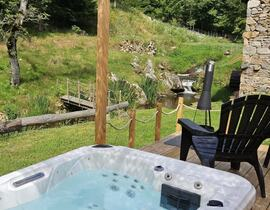 Nuit en Lodge avec Spa Privatif près de Clermont Ferrand