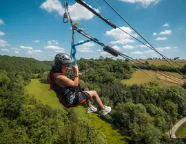 Saut Pendulaire depuis un Viaduc près de Caen Saut Pendulaire depuis un Viaduc près de Caen