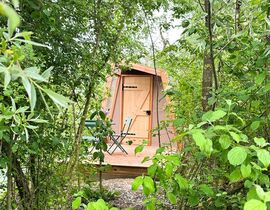 Nuit en Cabane au bord d'un Étang près de Paris Nuit en Cabane au bord d'un Étang près de Paris