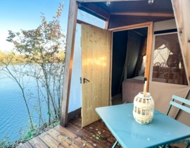 Nuit en Cabane au bord d'un Étang près de Paris Nuit en Cabane au bord d'un Étang près de Paris