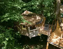 Nuit en Cabane Familiale dans les Arbres près de Dole Nuit en Cabane Familiale dans les Arbres près de Dole