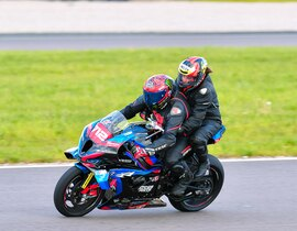 Baptême Sensations Moto en BMW S1000 RR - Circuit de Vaison Piste Baptême Sensations Moto en BMW S1000 RR - Circuit de Vaison Piste