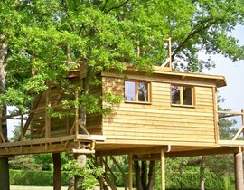 Cabane dans les arbres près de Château-Thierry