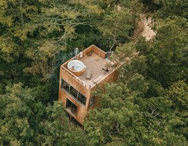 Cabane dans les Arbres avec Jacuzzi Privatif près d'Agen