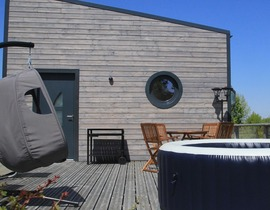 Nuit en Cabane avec Jacuzzi Privatif près de Moissac Nuit en Cabane avec Jacuzzi Privatif près de Moissac