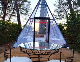 Nuit en Cabane de Verre avec Séance de Spa près de Toulon Nuit en Cabane de Verre avec Séance de Spa près de Toulon