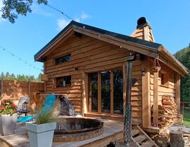 Cabane avec Bain Nordique et Sauna Privatif au Cœur du Haut Jura