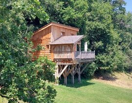 Cabane sur Pilotis avec Jacuzzi Privatif près d'Aurillac Cabane sur Pilotis avec Jacuzzi Privatif près d'Aurillac