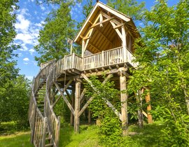 Cabane dans les Arbres avec Bain Nordique à Savignac-de-Miremont Cabane dans les Arbres avec Bain Nordique à Savignac-de-Miremont